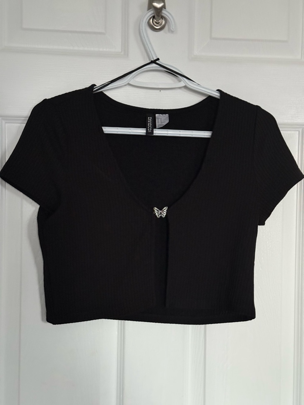 Divided Black Ribbed V-Neck Butterfly-Accent Crop Top